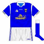 1999-2000:
A slight change as the large shoulder/armpit stripe returned and the county name in Irish and crest were added to the sleeve ends/