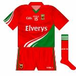 Mayo:
As red socks are already part of the outfit, so it makes sense to utilise that for the shorts too. This looks really well, in our view.