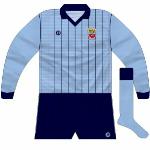 1989-91:
As on the short-sleeved version, the long sleeves were plain sky blue.
