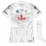 2005-06:
Massive changes by Kildare standards - a brand-new crest with a stylised St Brigid's Cross and raglan sleeves with the crest and county name on them.