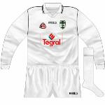 1997:
O'Neills wordmark replaced Guaranteed Irish logo on long-sleeved shirt.