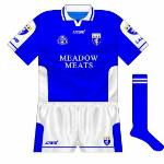 2003:
Initial version of the Azzurri Laois hurling jersey, with a tapered-off sleeve stripe.