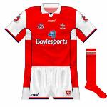 2004:
Short-sleeved version of jersey with Boylesports logo.