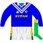 2000:
This rare design was worn by Cormac Sullivan for the Offaly game. As both counties had worn their usual strips when meeting in 1997, '98 and '99, it was the first time Meath and Offaly changed kits since the early 1990s.