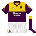 1998:
A return to O'Neills and a jersey which would last just a year, with the 'pike' motif on the sleeves commemorating the anniversary of the 1798 Rebellion.